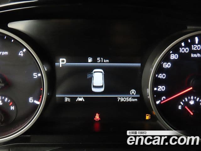 Kia Carnival 2022 — ფოტო 7/20