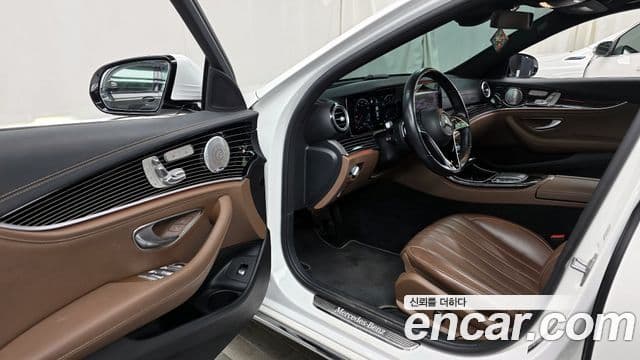 Mercedes-Benz E-Class 2021 — Фото 10/20