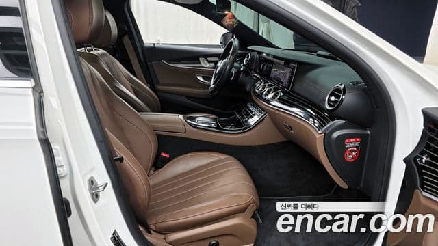 Mercedes-Benz E-Class 2021 — Фото 11/20