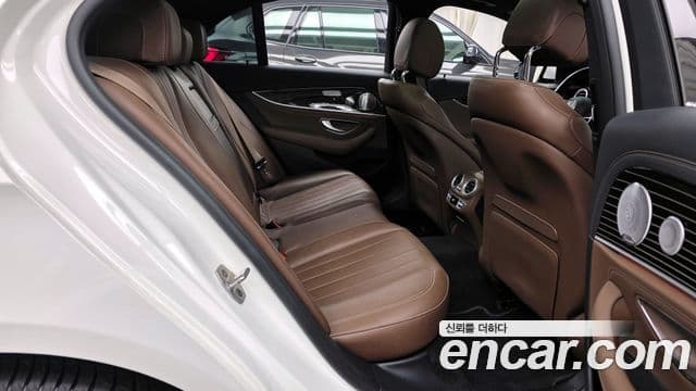 Mercedes-Benz E-Class 2021 — Фото 12/20