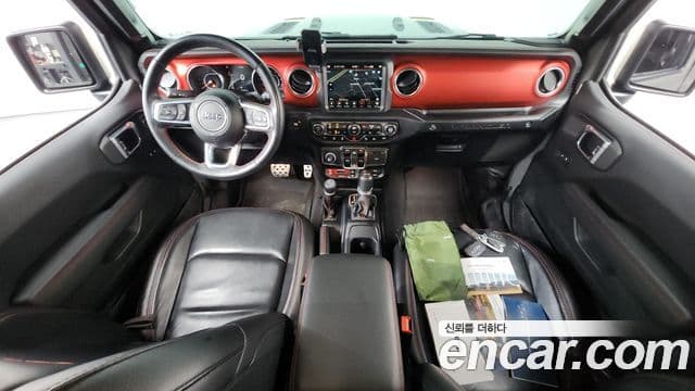 Jeep Wrangler 2021 — ფოტო 7/20