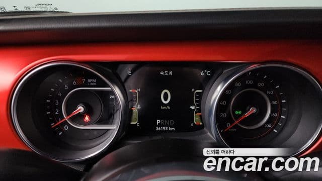Jeep Wrangler 2021 — ფოტო 8/20