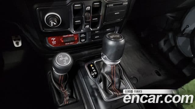 Jeep Wrangler 2021 — ფოტო 9/20