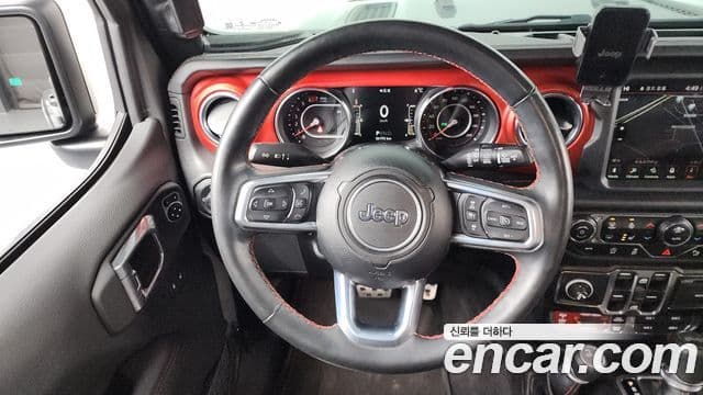 Jeep Wrangler 2021 — ფოტო 13/20
