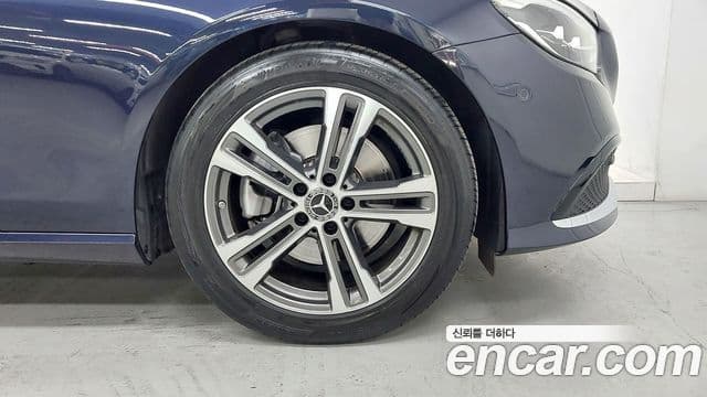Mercedes-Benz E-Class 2023 — фото 4 из 17