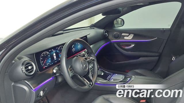 Mercedes-Benz E-Class 2023 — ფოტო 8/17