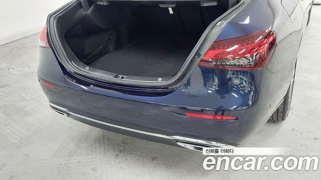 Mercedes-Benz E-Class 2023 — фото 10 из 17