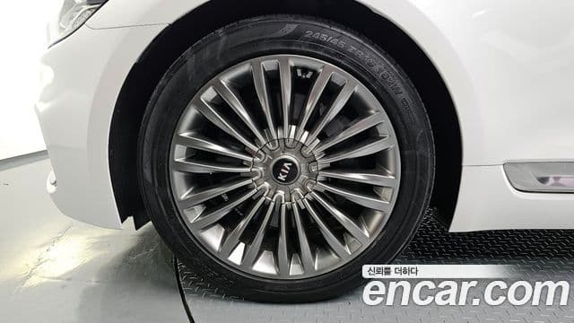 Kia The K9 2018 — Photo 10/20