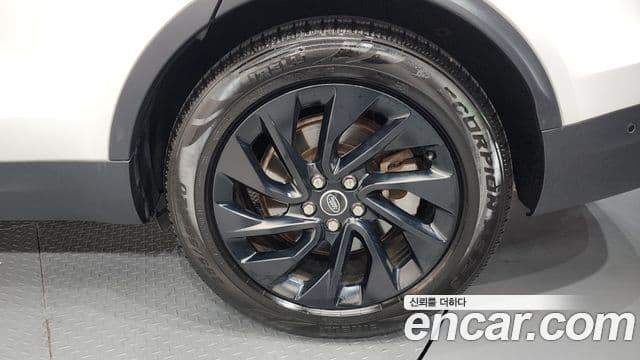 Land Rover Discovery 5 2022 — ფოტო 4/20