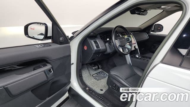 Land Rover Discovery 5 2022 — ფოტო 8/20