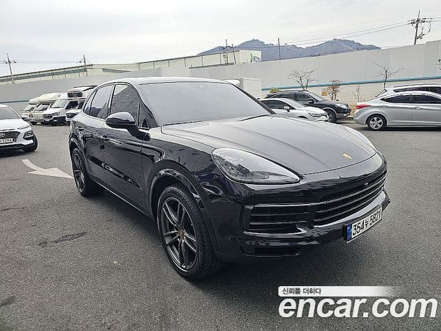 Porsche Cayenne 2019 — ფოტო 2/20