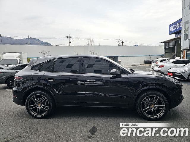 Porsche Cayenne 2019 — ფოტო 3/20