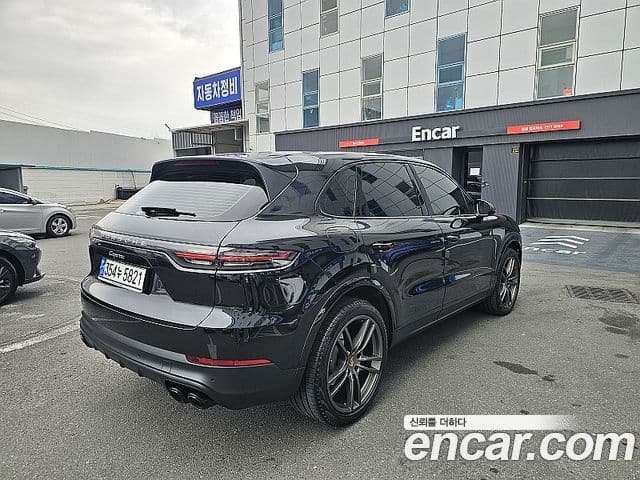 Porsche Cayenne 2019 — ფოტო 4/20