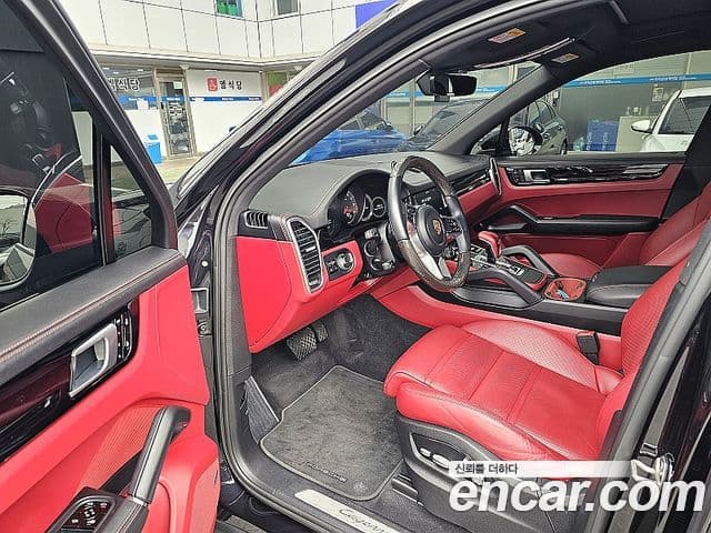 Porsche Cayenne 2019 — ფოტო 6/20