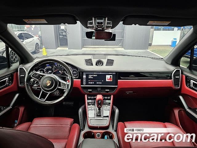 Porsche Cayenne 2019 — ფოტო 7/20