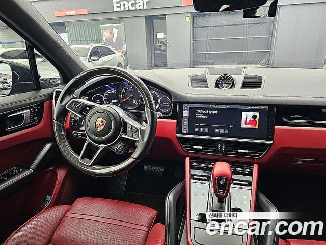 Porsche Cayenne 2019 — ფოტო 11/20
