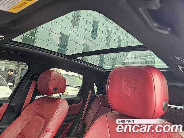 Porsche Cayenne 2019 — ფოტო 15/20