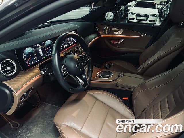 Mercedes-Benz E-Class 2021 — фото 9 из 20
