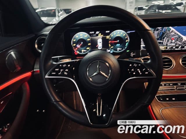 Mercedes-Benz E-Class 2021 — фото 12 из 20