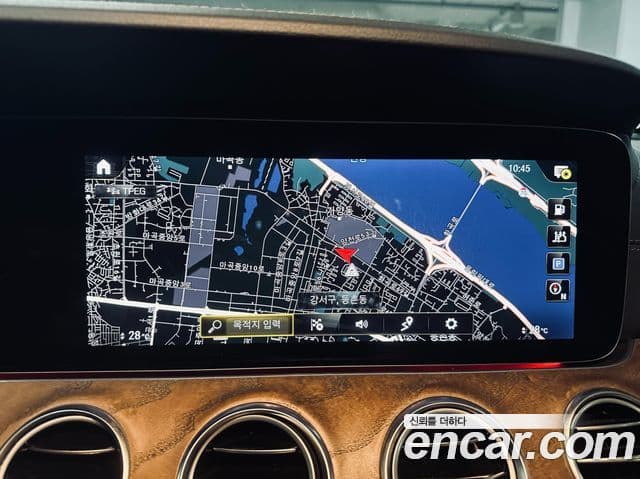 Mercedes-Benz E-Class 2021 — ფოტო 14/20