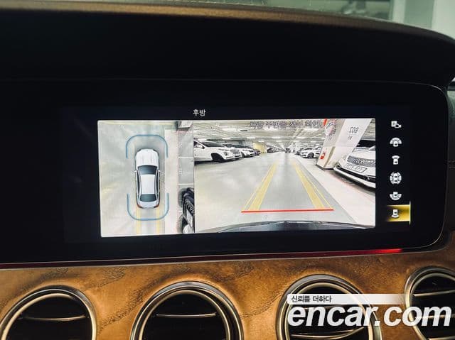 Mercedes-Benz E-Class 2021 — ფოტო 15/20