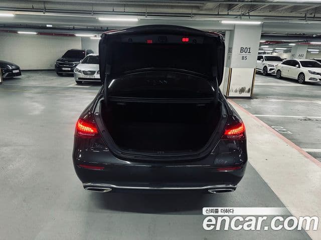 Mercedes-Benz E-Class 2021 — ფოტო 20/20