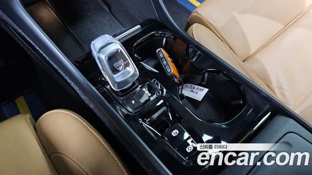 Volvo XC40 2022 — Şəkil 9/20