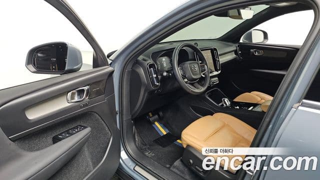 Volvo XC40 2022 — Şəkil 10/20
