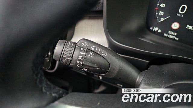 Volvo XC40 2022 — Şəkil 15/20