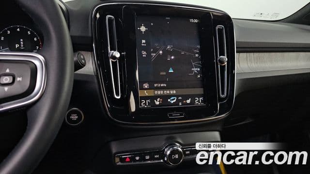 Volvo XC40 2022 — Şəkil 16/20