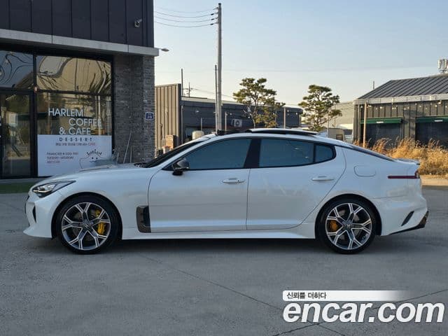 Kia Stinger 2018 — Фото 2/20