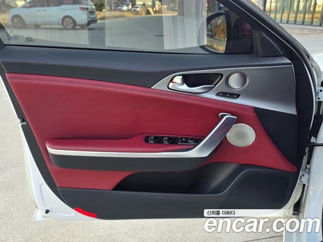 Kia Stinger 2018 — Фото 8/20