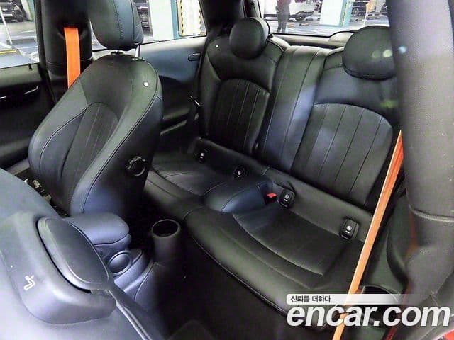 Mini Cooper S 2019 — фото 10 из 20