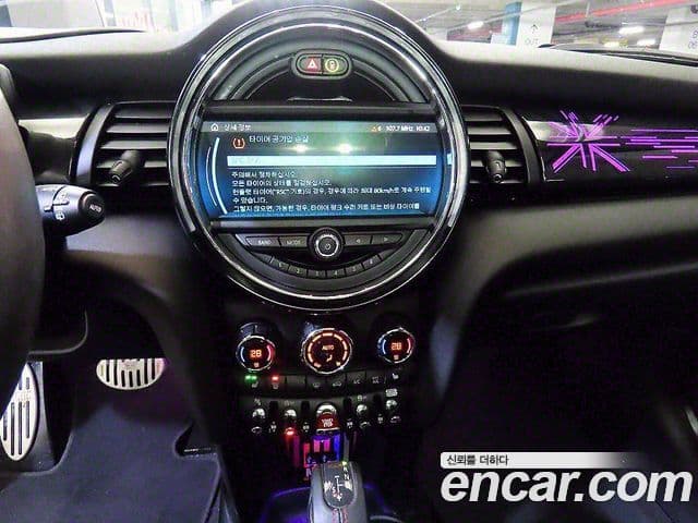 Mini Cooper S 2019 — фото 11 из 20