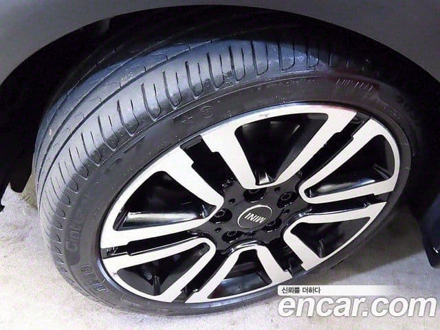Mini Cooper S 2019 — фото 20 из 20