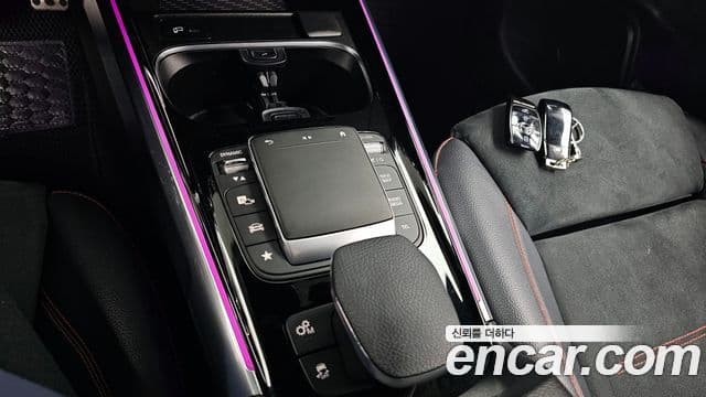 Mercedes-Benz GLB-Class 2021 — Şəkil 18/20