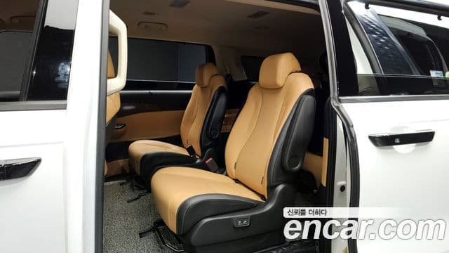 Kia Carnival 2021 — Фото 12/20