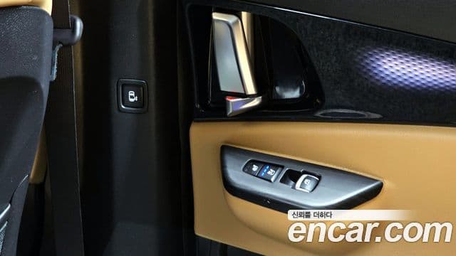 Kia Carnival 2021 — Фото 18/20