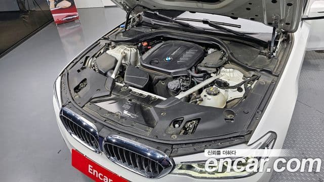 BMW 5 Series 2020 — ფოტო 6/20