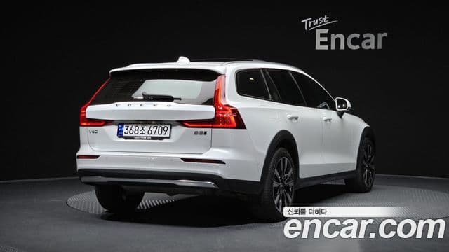 Volvo V60 Cross Country 2023 — ფოტო 2/20