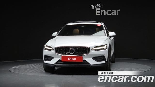 Volvo V60 Cross Country 2023 — ფოტო 3/20