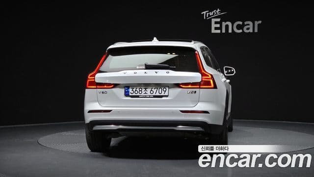 Volvo V60 Cross Country 2023 — фото 4 из 20