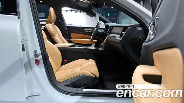 Volvo V60 Cross Country 2023 — фото 11 из 20