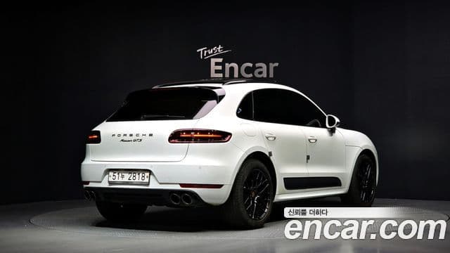 Porsche Macan 2018 — Photo 17/28