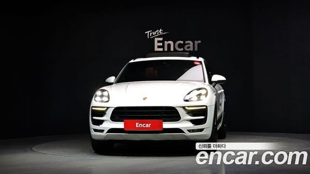 Porsche Macan 2018 — Photo 16/28