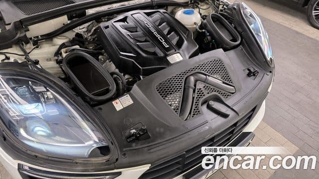 Porsche Macan 2018 — Photo 6/28