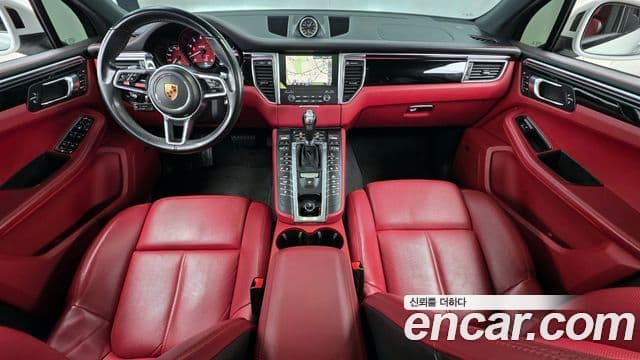 Porsche Macan 2018 — Photo 25/28