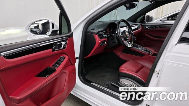Porsche Macan 2018 — Photo 12/28