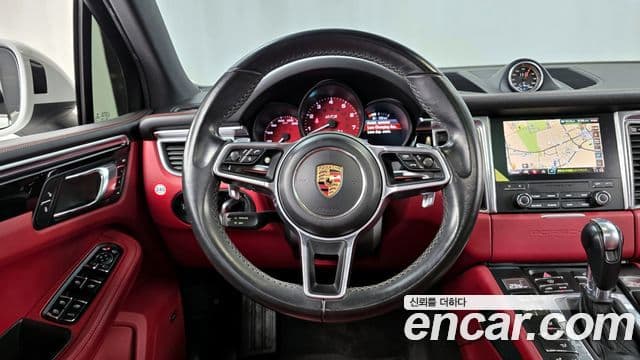 Porsche Macan 2018 — Photo 23/28