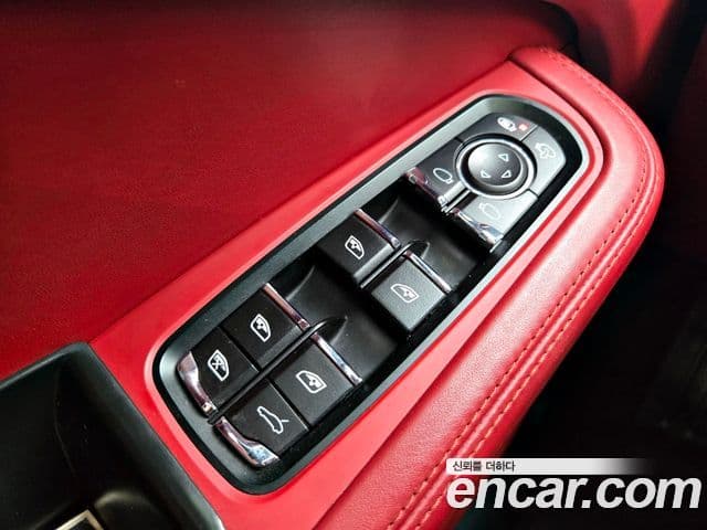 Porsche Macan 2018 — Photo 21/28